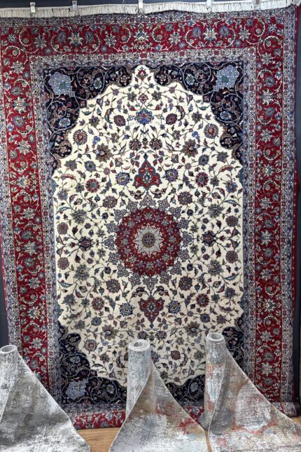 Persian Isfahan Superfine silk and wool top quality masterpiece