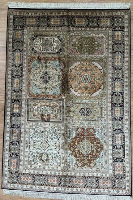 Kashmir Compartment Handmade Rug Silk & Silk Coral & White 181X123