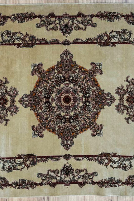 "Elegant Persian Garden machine-made rug, 150x100 cm, featuring silk in gold hues."